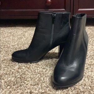 🎉 Women’s Vionic Booties.